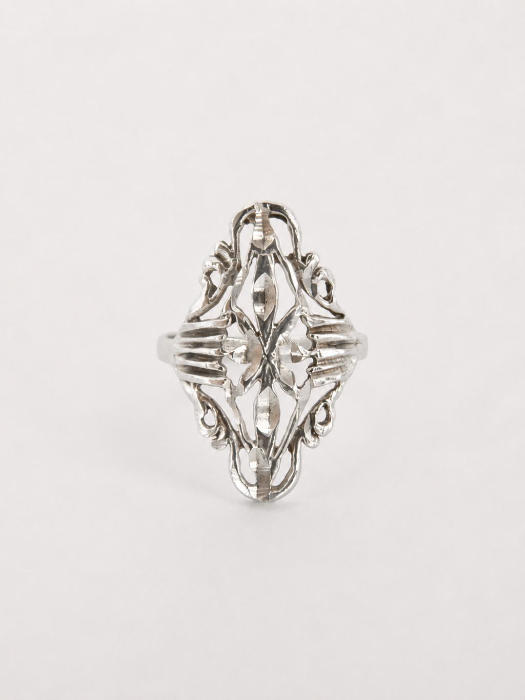 Vintage Silver Art Deco Filigree Ring