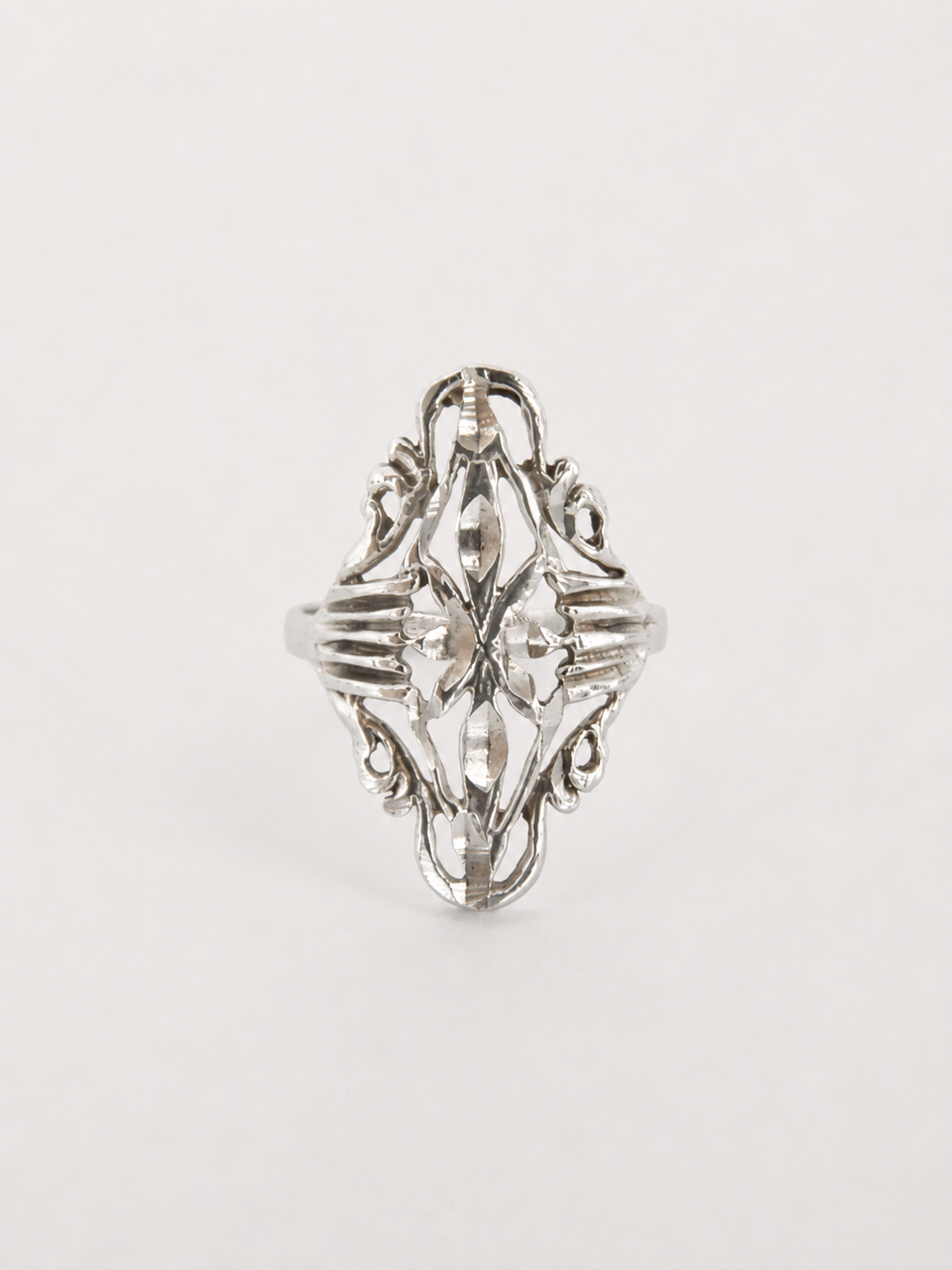 Vintage Silver Art Deco Filigree Ring