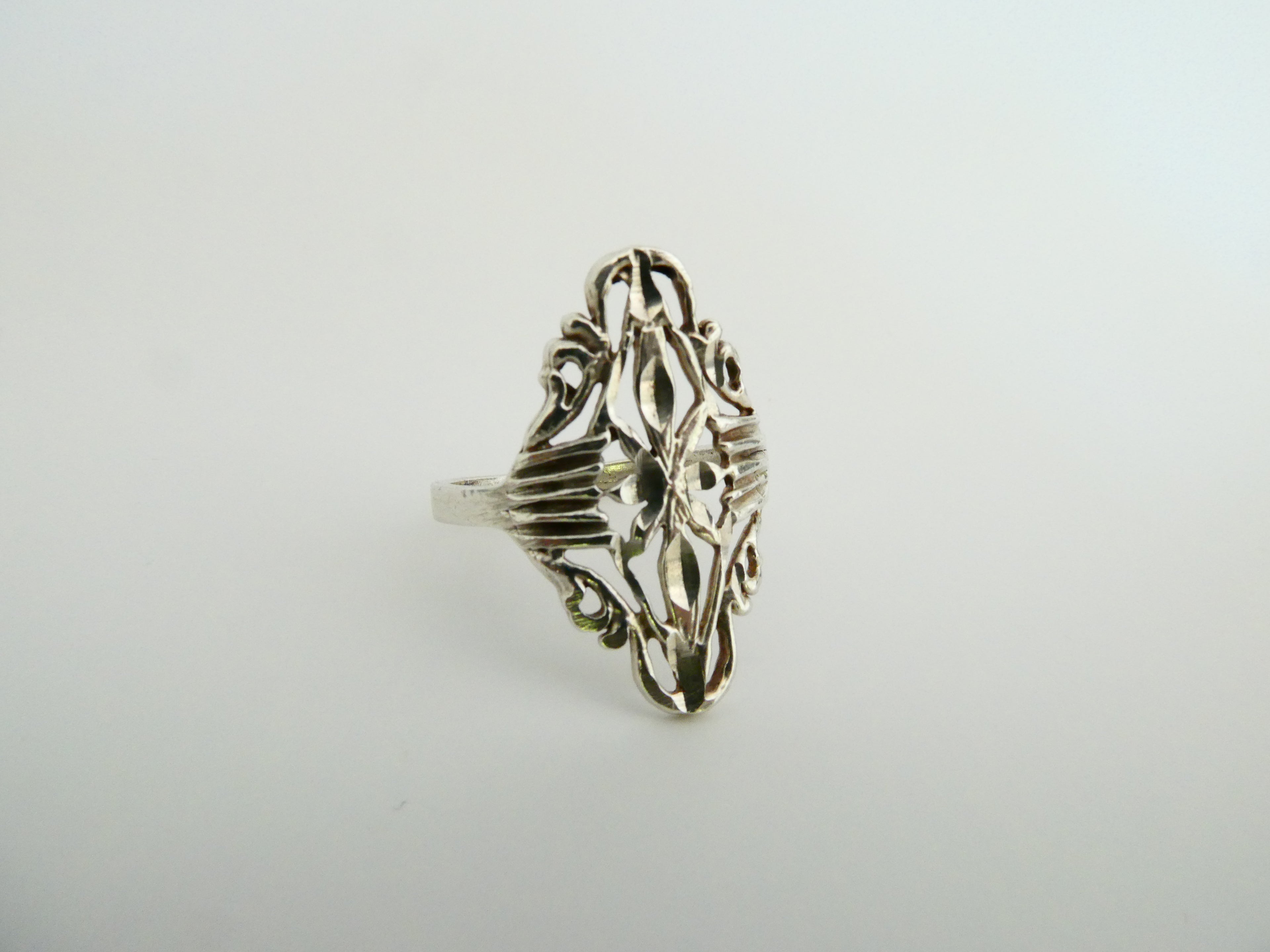 Vintage Silver Art Deco Filigree Ring