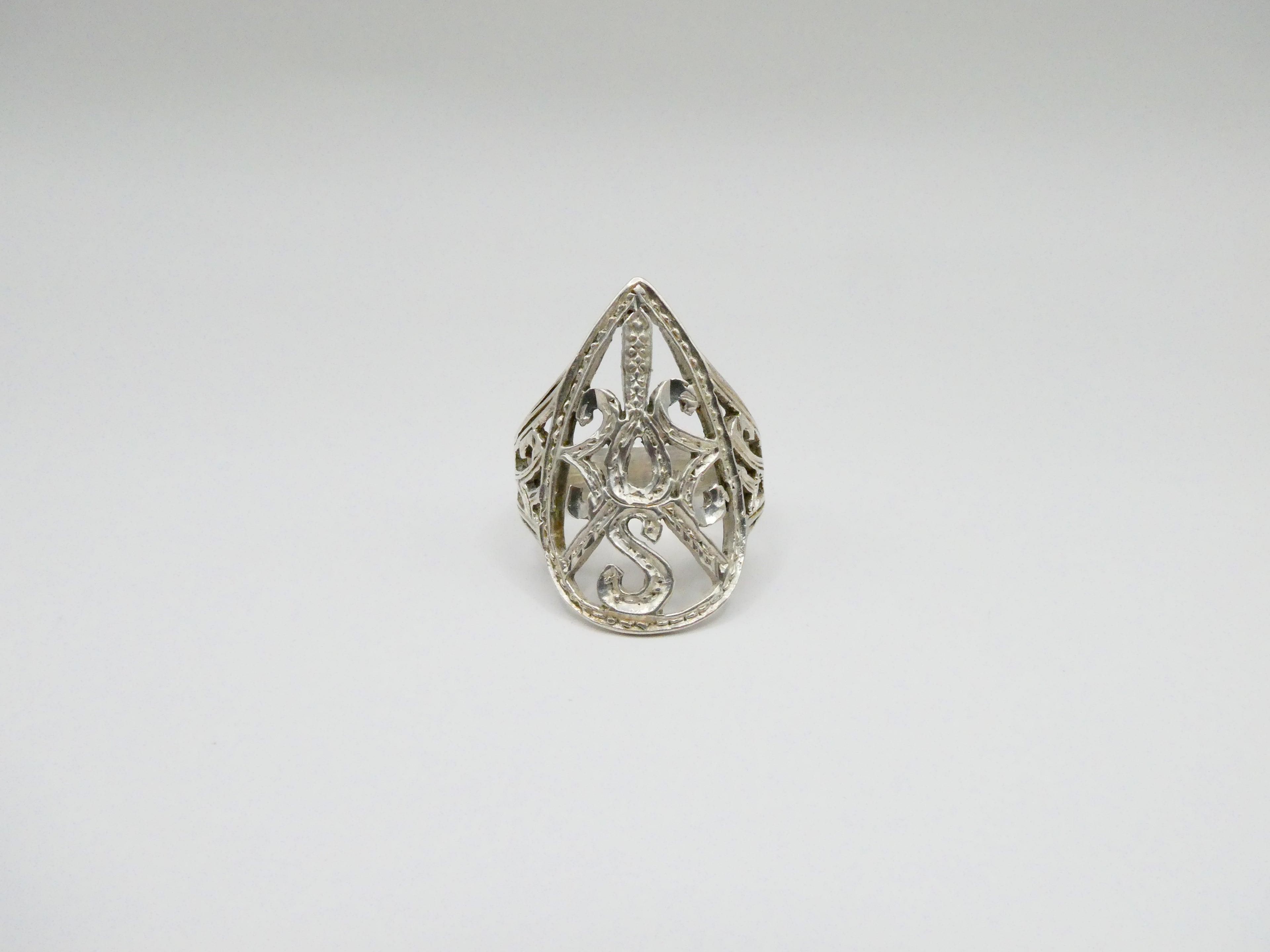 Vintage Silver Teardrop Etched Ring