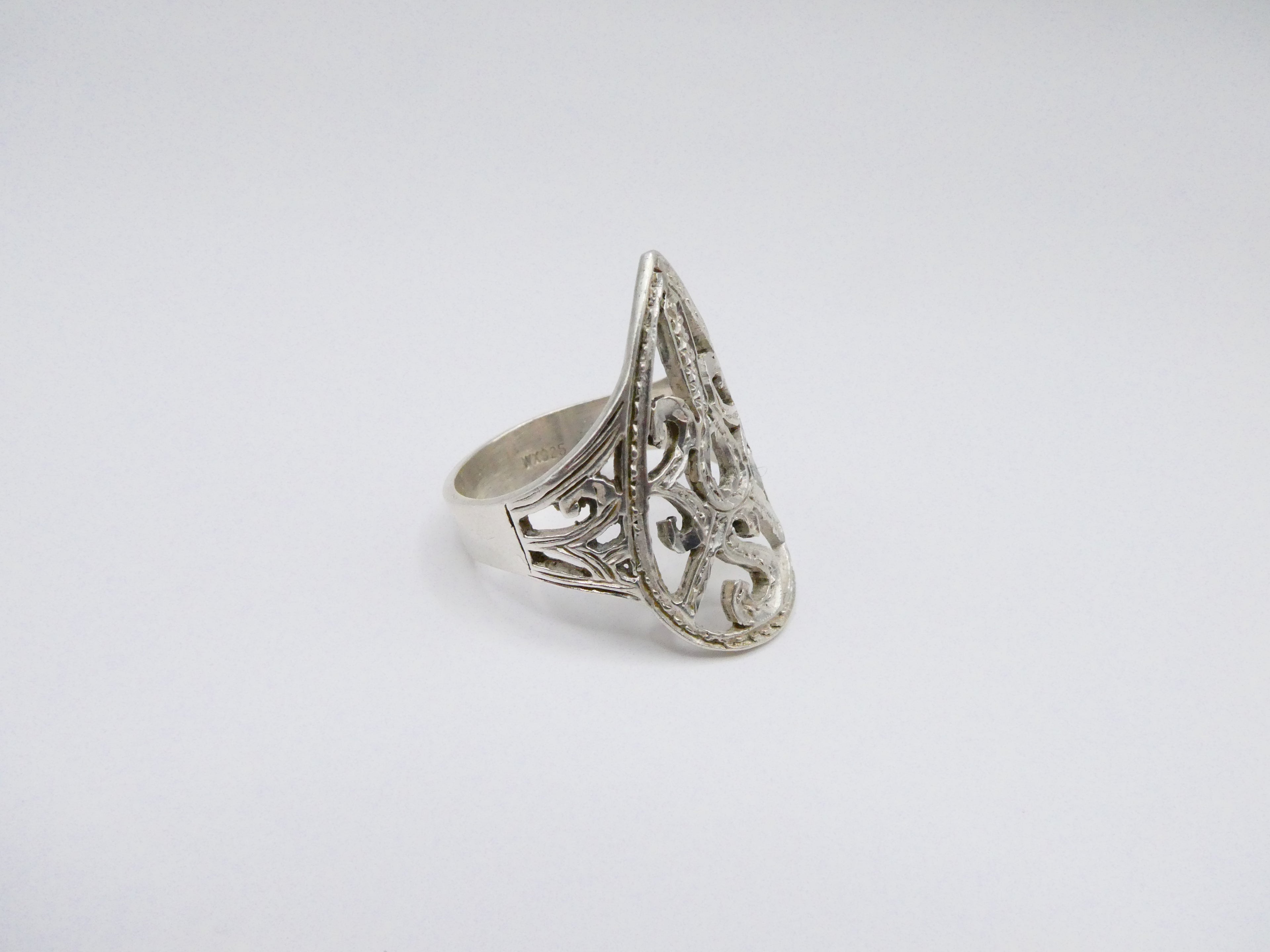 Vintage Silver Teardrop Etched Ring