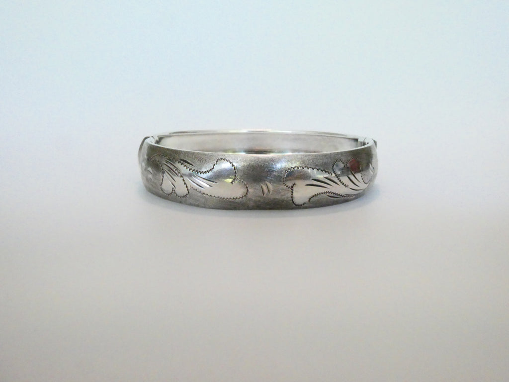 Vintage Scroll Engraved Bangle
