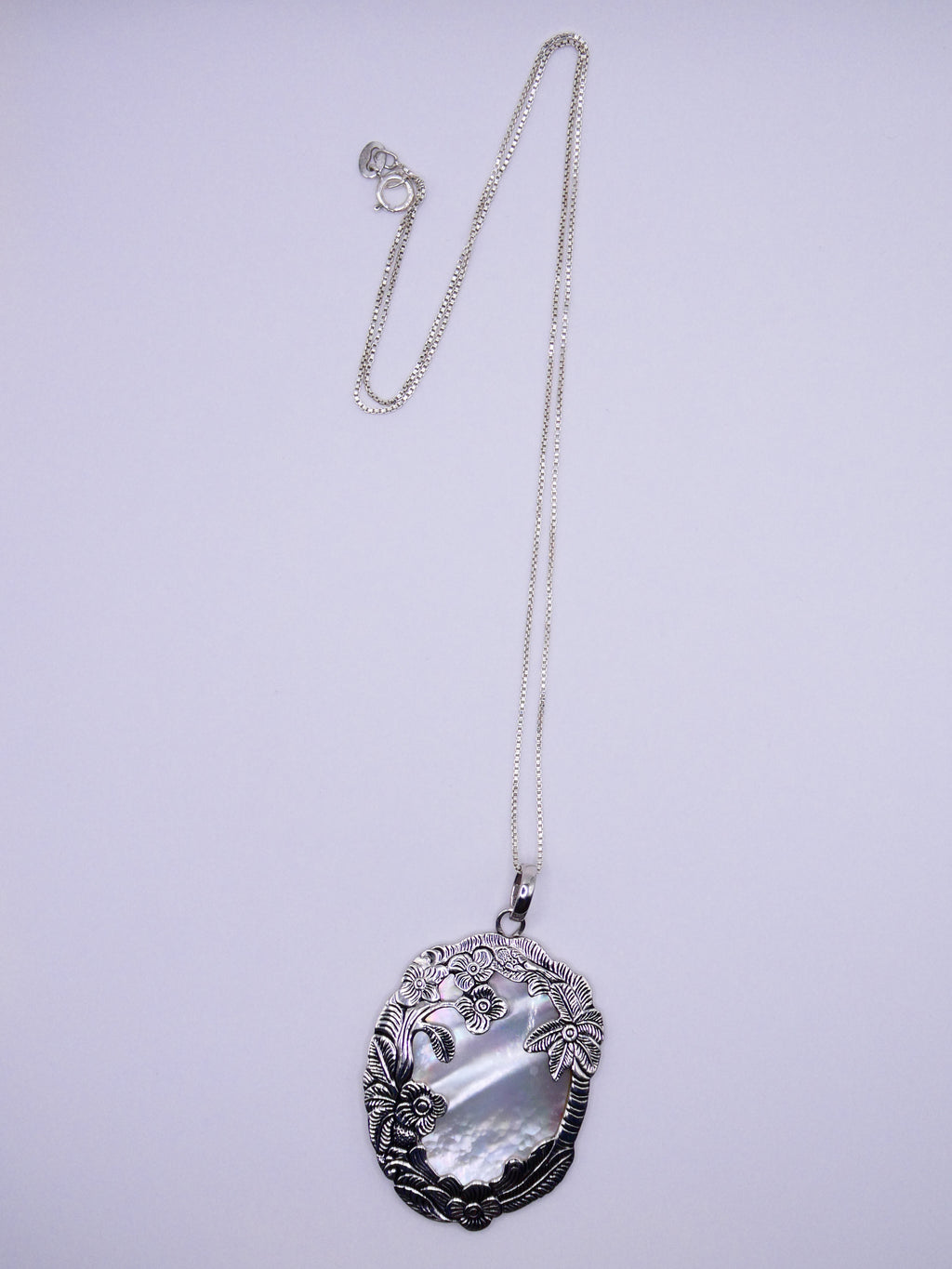Vintage Statement Mother of Pearl and Flower Detail Pendant Necklace