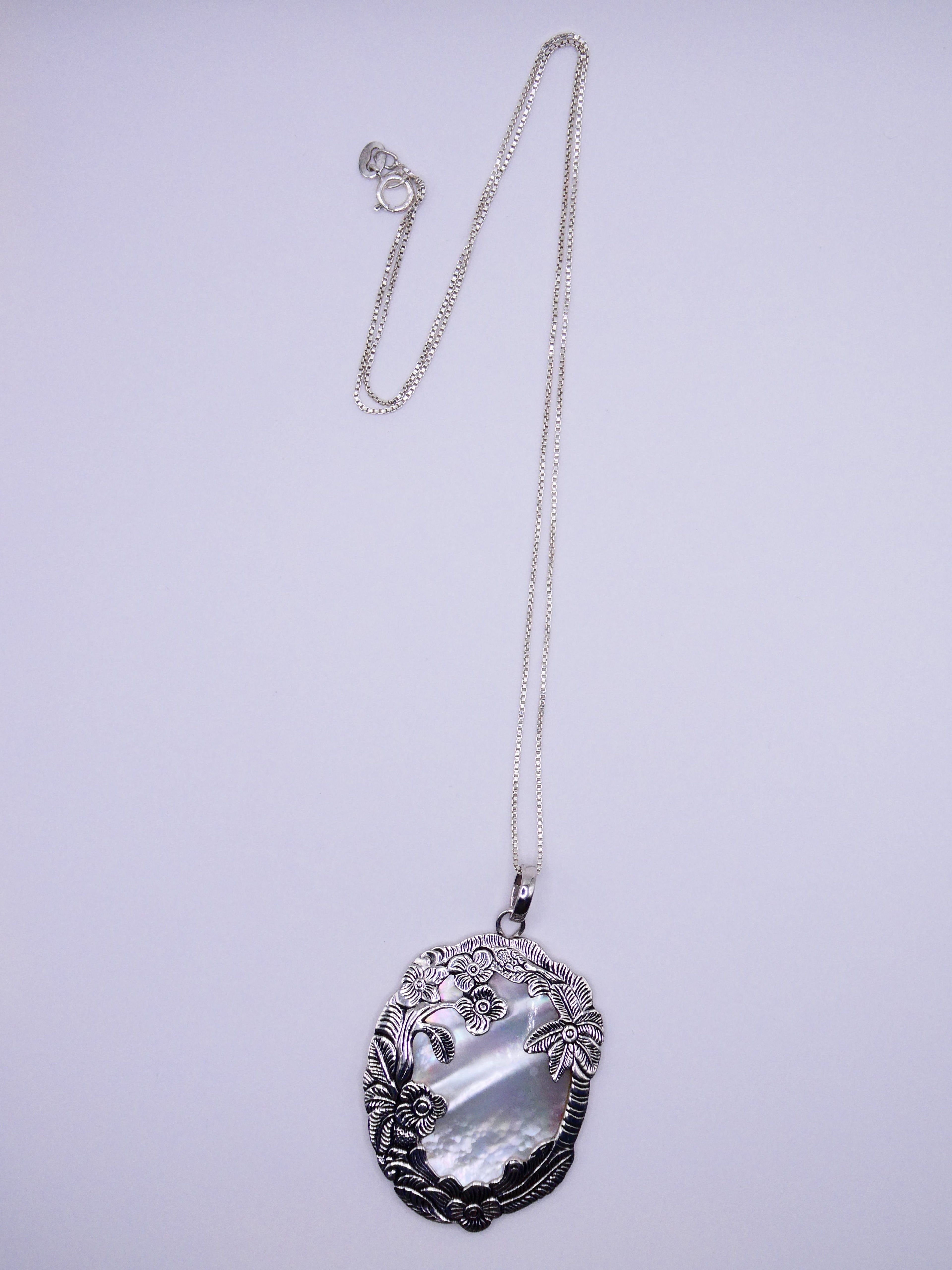 Vintage Statement Mother of Pearl and Flower Detail Pendant Necklace