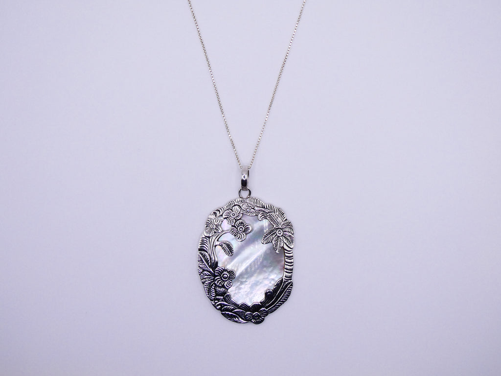 Vintage Statement Mother of Pearl and Flower Detail Pendant Necklace