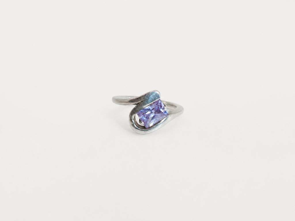 Vintage Silver Wave Ring with Purple Stone
