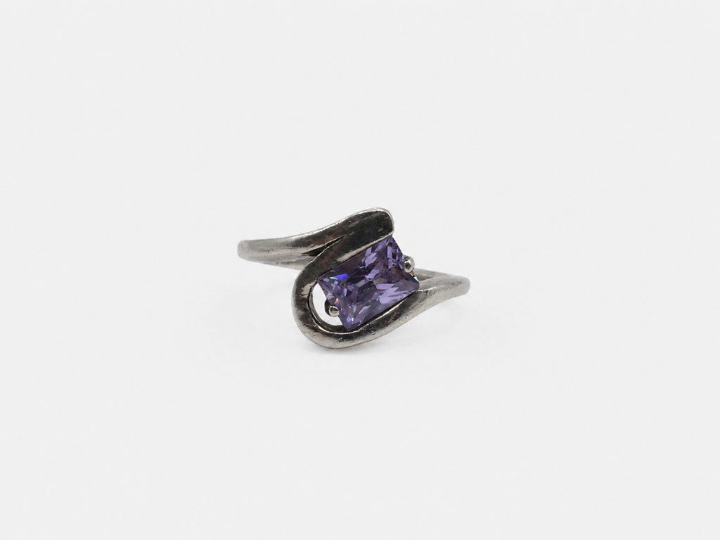 Vintage Silver Wave Ring with Purple Stone