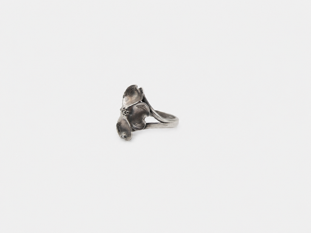 Vintage Silver Stuart Nye Dogwood Flower Adjustable Ring