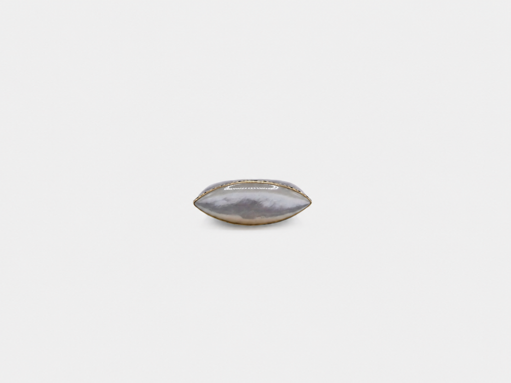 Vintage Mother of Pearl, Carved Onyx, & 14k Gold Ring