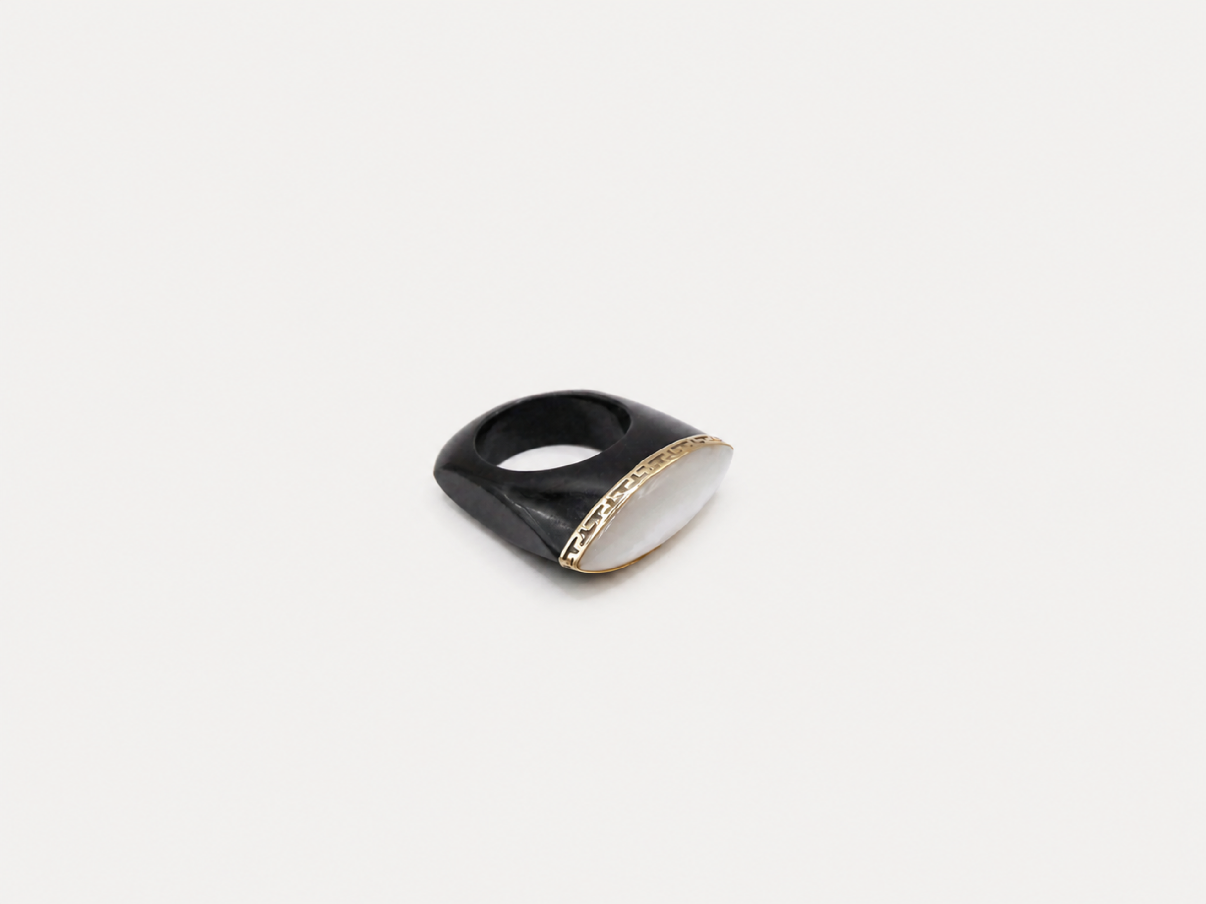 Vintage Mother of Pearl, Carved Onyx, & 14k Gold Ring