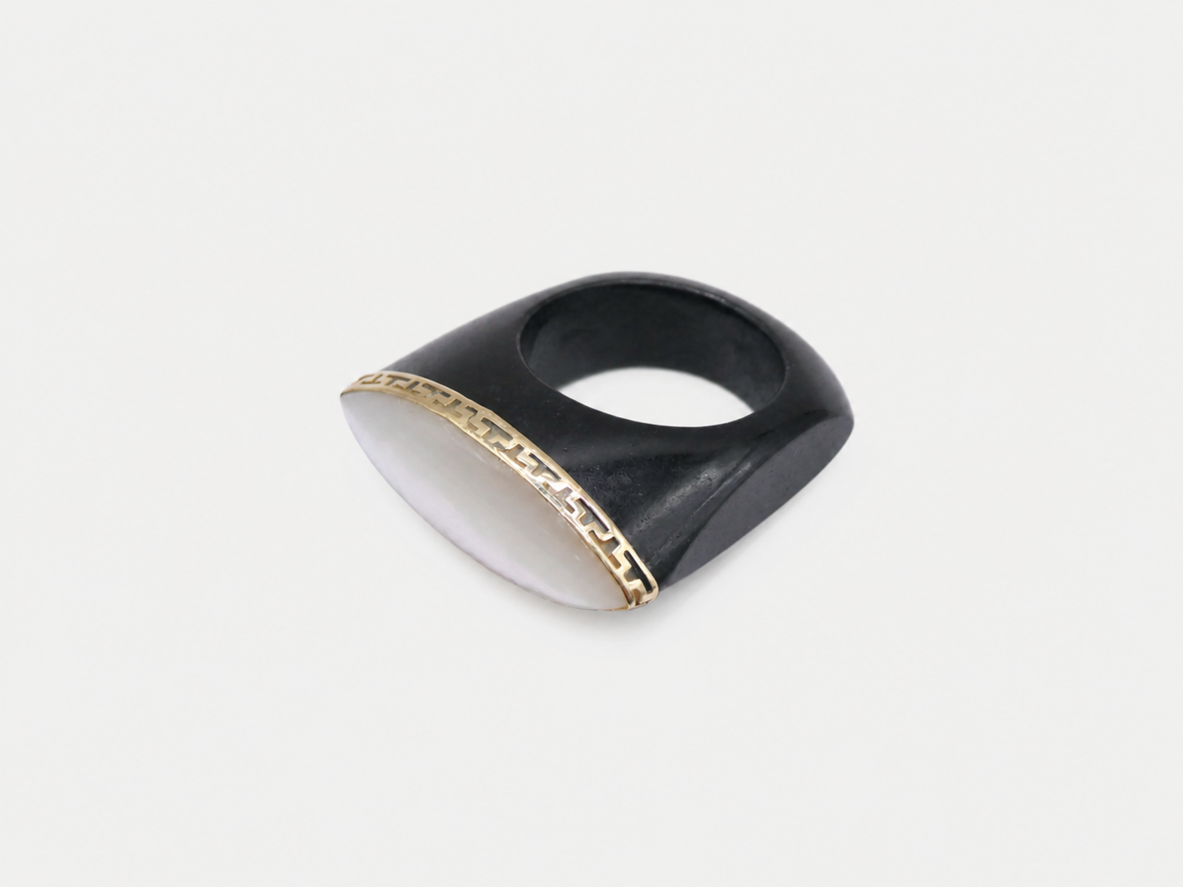 Vintage Mother of Pearl, Carved Onyx, & 14k Gold Ring